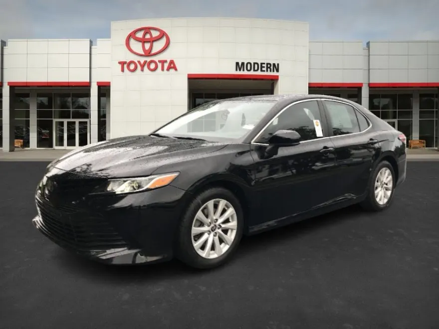 2020 Toyota Camry LE photo 1