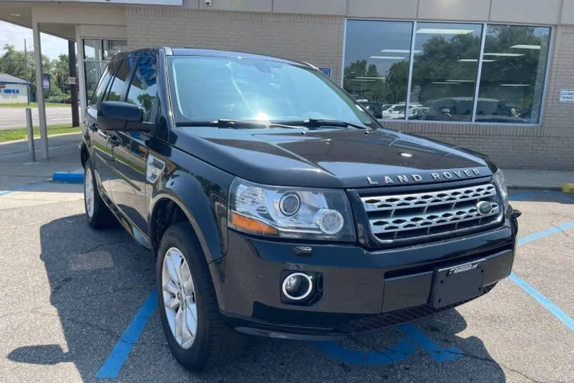 2013 Land Rover LR2 HSE photo 1
