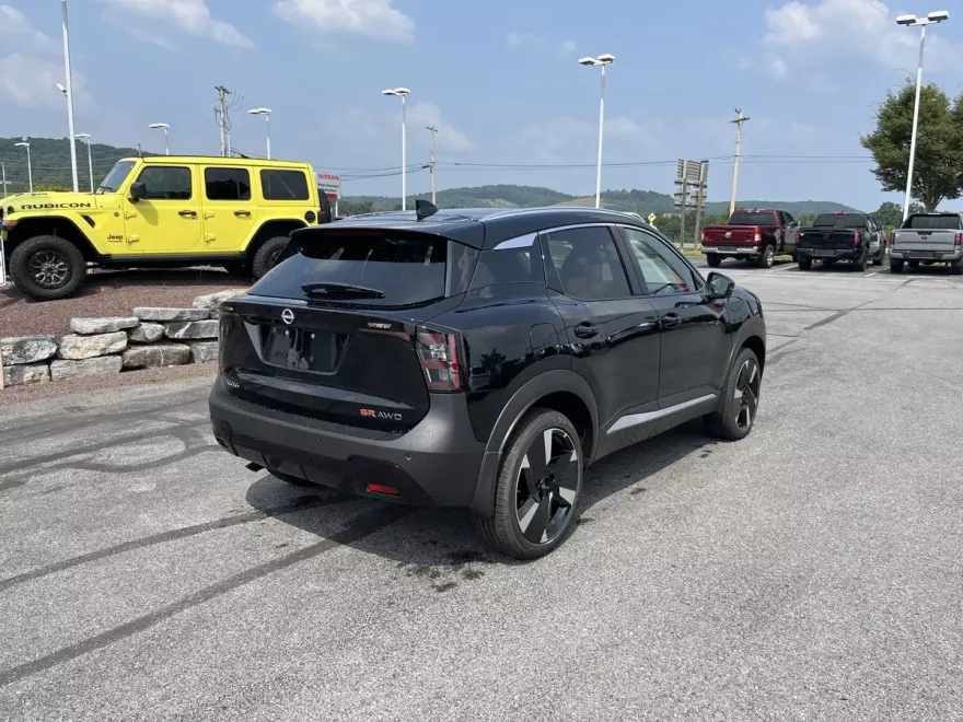 2025 Nissan Kicks SR photo 1
