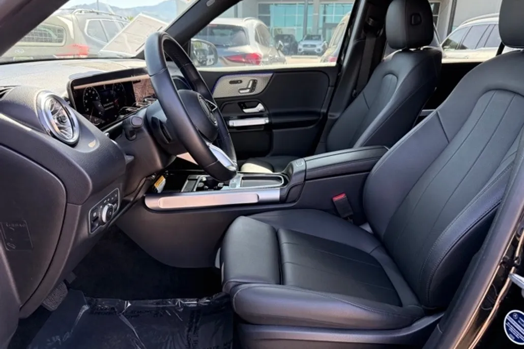 2024 Mercedes Benz GLB 250 photo 1