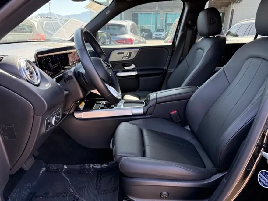 2024 Mercedes Benz GLB 250 photo 1