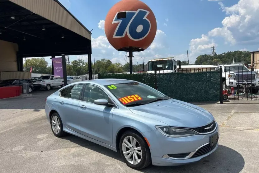 2015 Chrysler 200 Limited photo 1