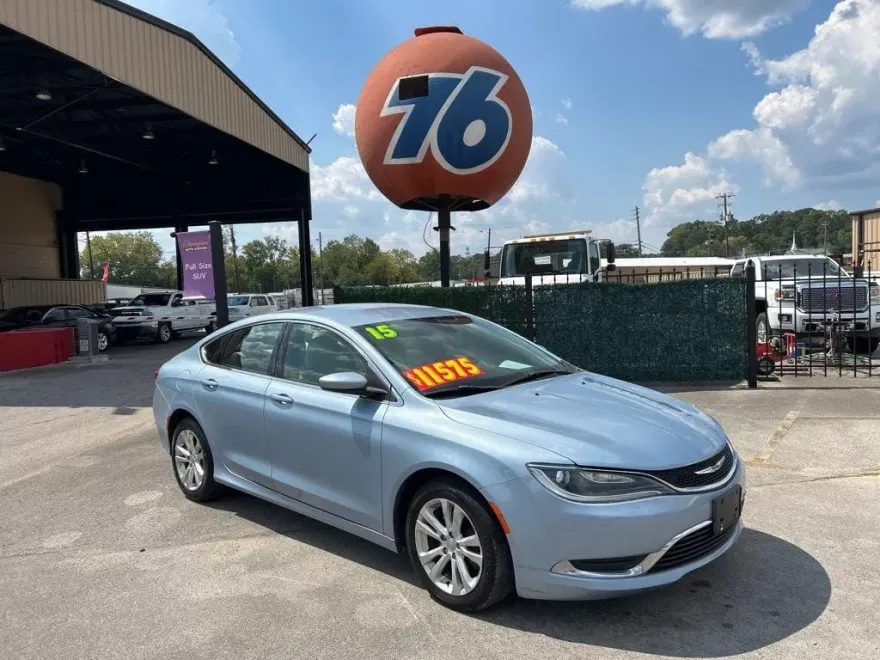 2015 Chrysler 200 Limited photo 1