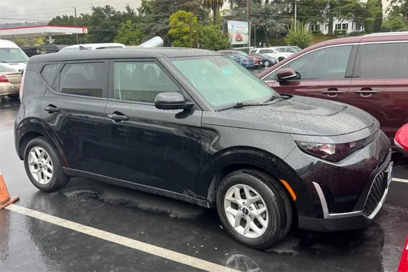 2024 Kia Soul LX photo 1