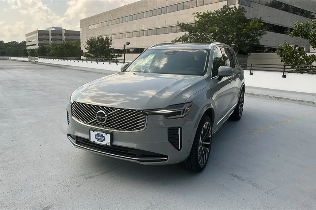 2026 Volvo XC90 Plus photo 1