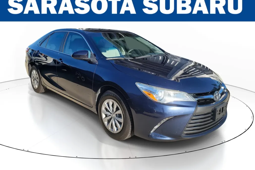 2016 Toyota Camry LE photo 1