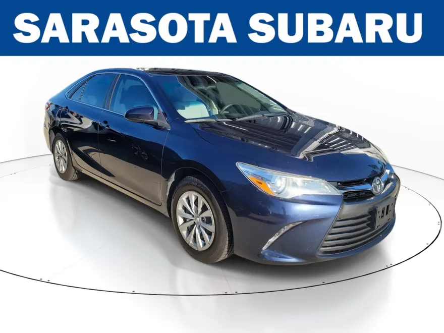 2016 Toyota Camry LE photo 1
