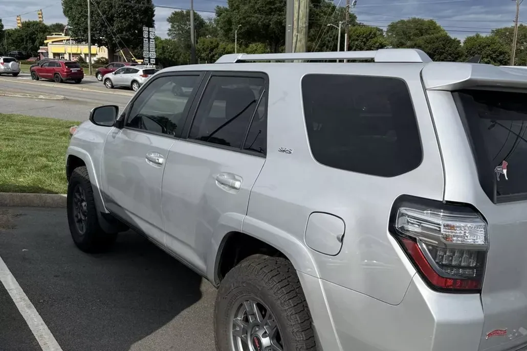 2015 Toyota 4Runner SR5 photo 1