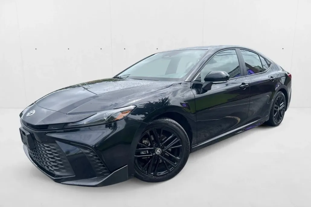 2025 Toyota Camry SE photo 1