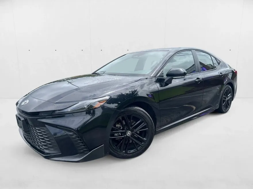 2025 Toyota Camry SE photo 1