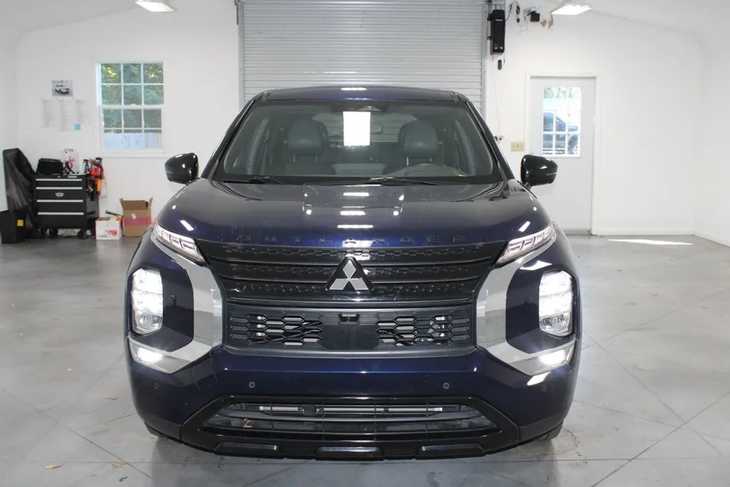 2023 Mitsubishi Outlander SE Black Edition photo 1