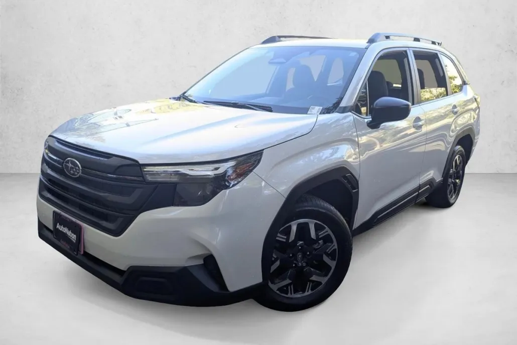 2025 Subaru Forester Base photo 1