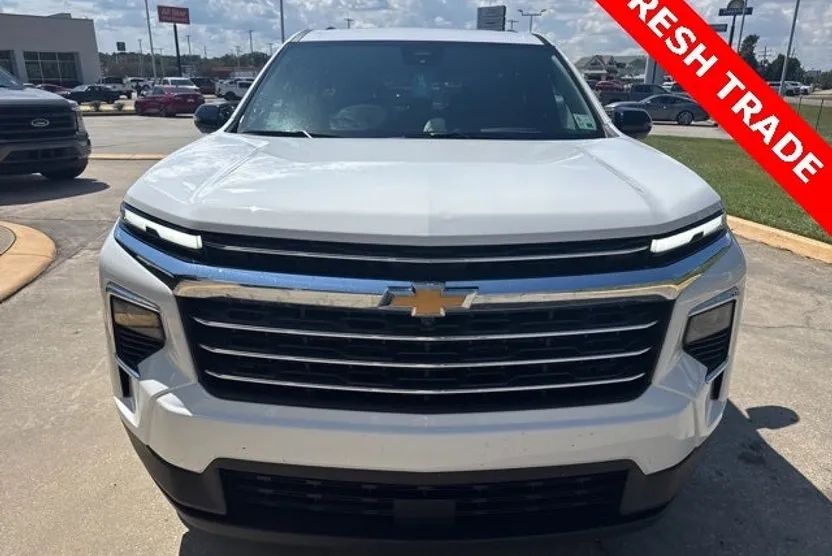 2025 Chevrolet Traverse photo 1