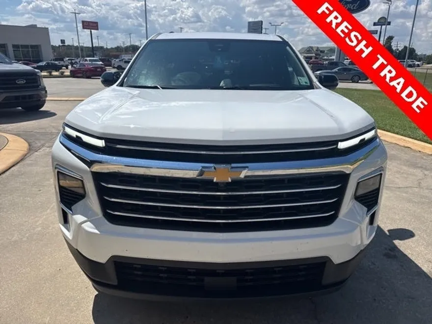 2025 Chevrolet Traverse photo 1