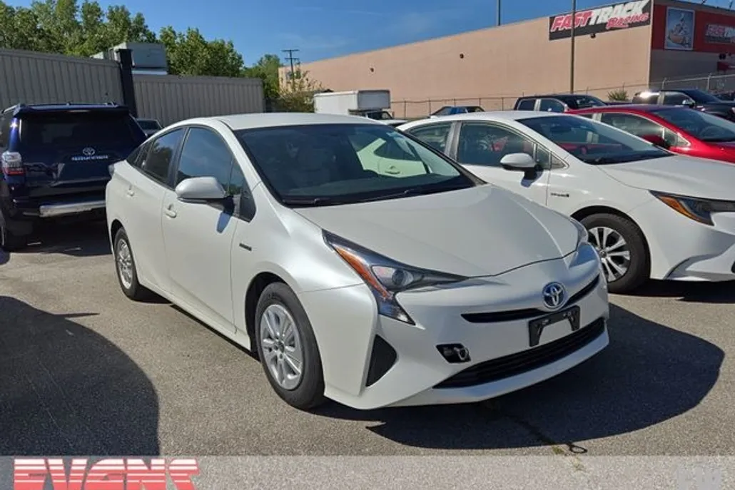 2016 Toyota Prius Two photo 1