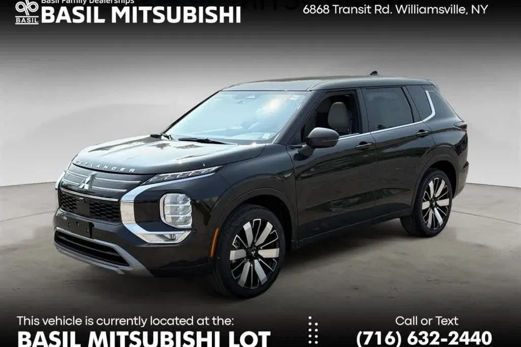 2025 Mitsubishi Outlander SE photo 1