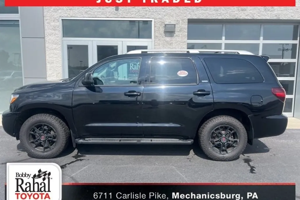 2020 Toyota Sequoia SR5 photo 1