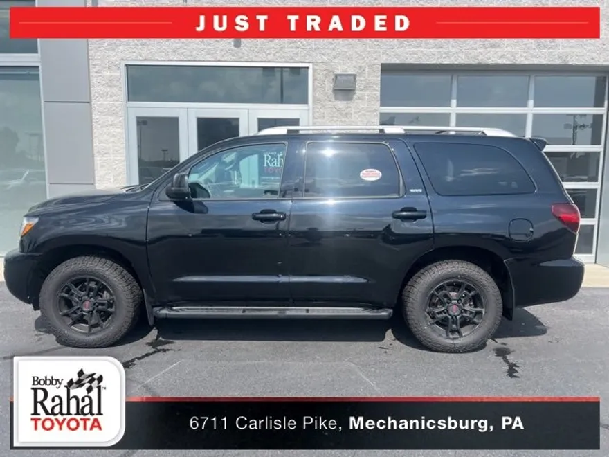 2020 Toyota Sequoia SR5 photo 1