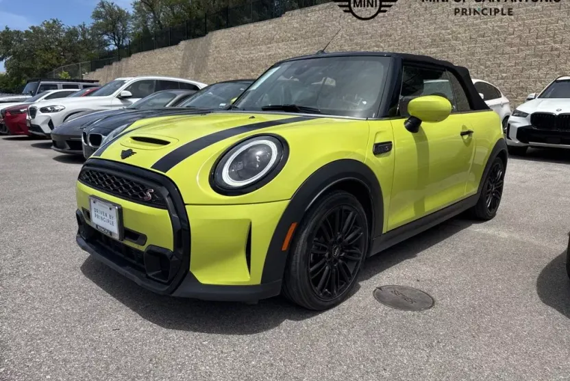 2022 Mini Cooper S Iconic photo 1