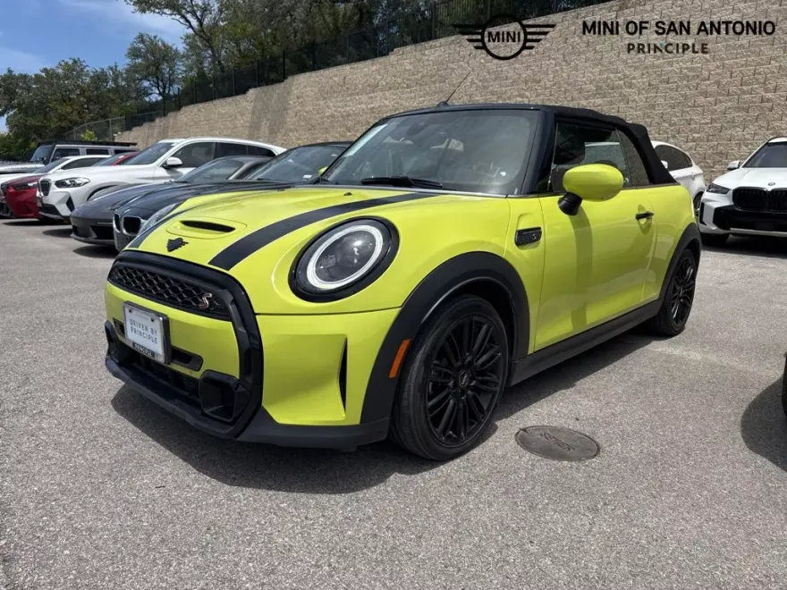 2022 Mini Cooper S Iconic photo 1