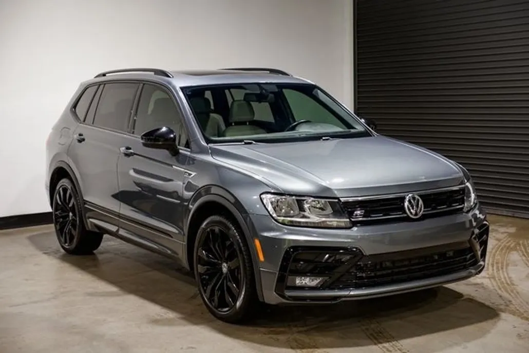 2020 Volkswagen Tiguan SE R-Line photo 1