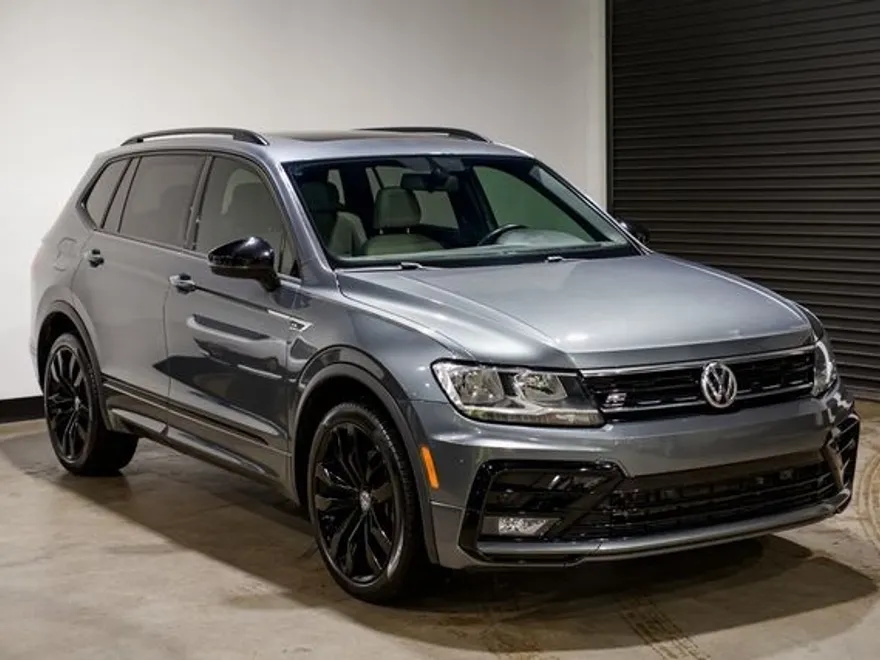 2020 Volkswagen Tiguan SE R-Line photo 1
