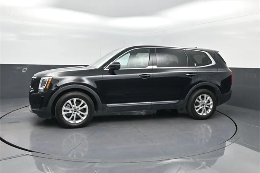 2022 Kia Telluride LX photo 1