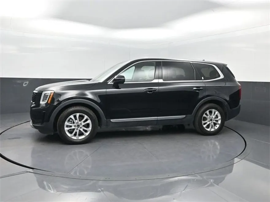 2022 Kia Telluride LX photo 1