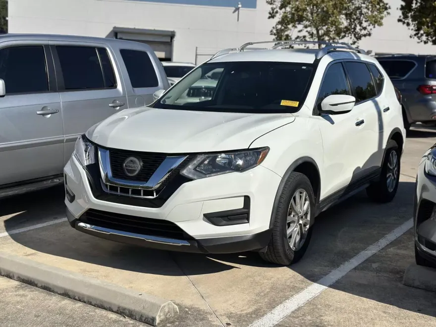 2019 Nissan Rogue SV photo 1