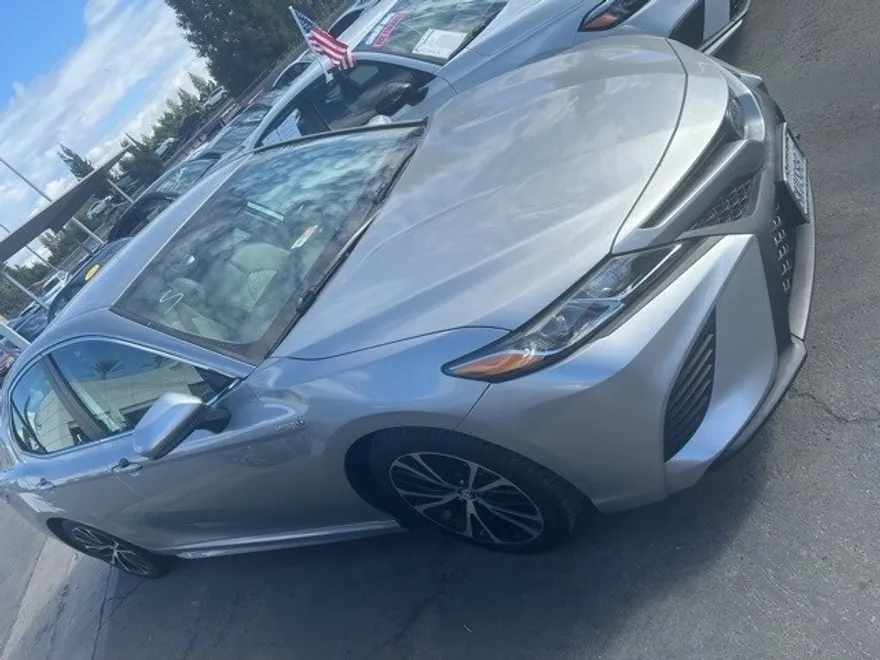 2019 Toyota Camry Hybrid SE photo 1