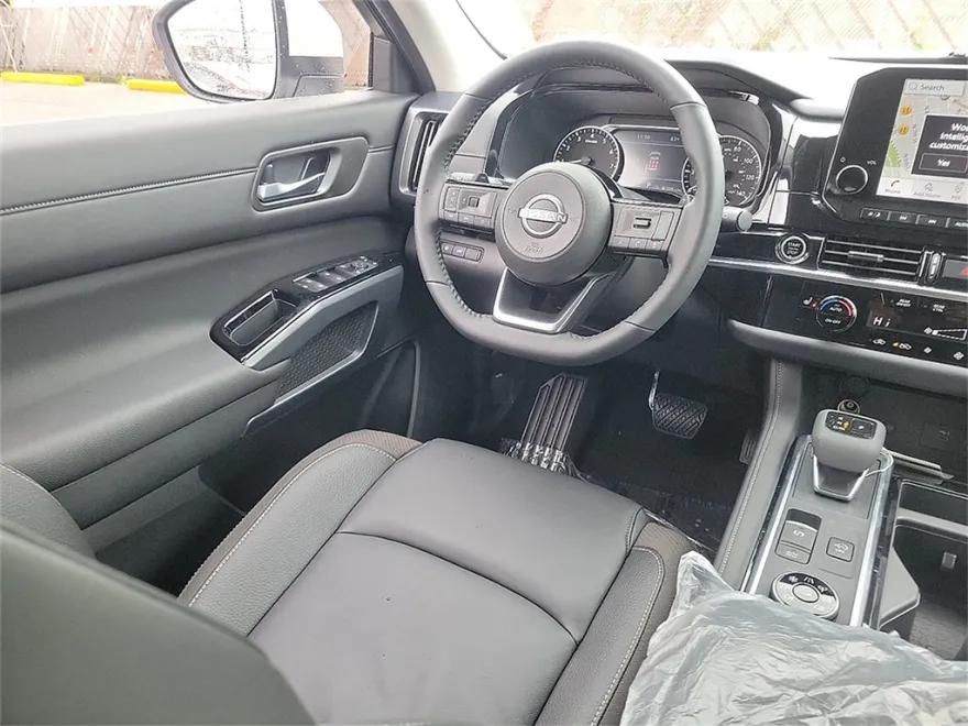 2025 Nissan Pathfinder SL photo 1