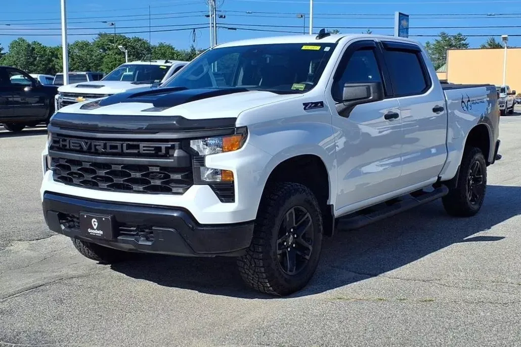 2025 Chevrolet Silverado 1500 Custom Trail Boss photo 1