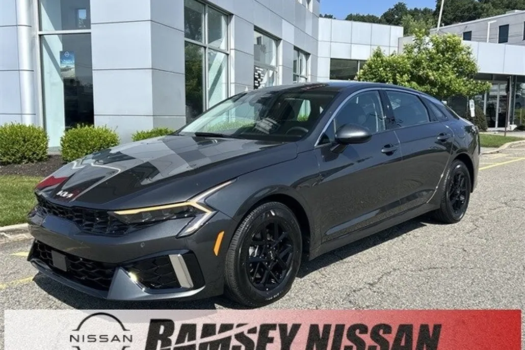 2025 Kia K5 LXS photo 1