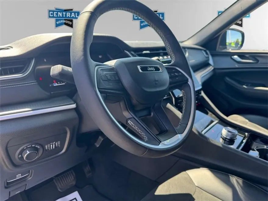2023 Jeep Grand Cherokee Altitude photo 1