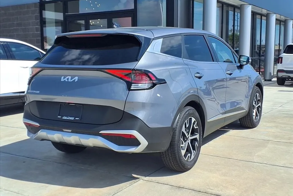 2025 Kia Sportage EX photo 1