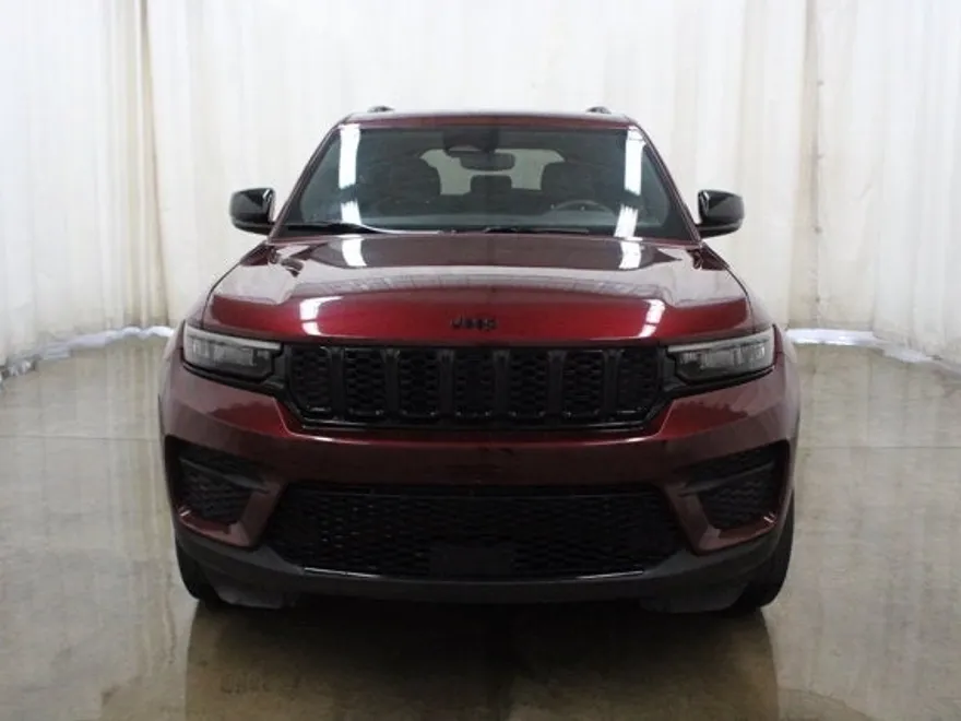 2023 Jeep Grand Cherokee Altitude photo 1