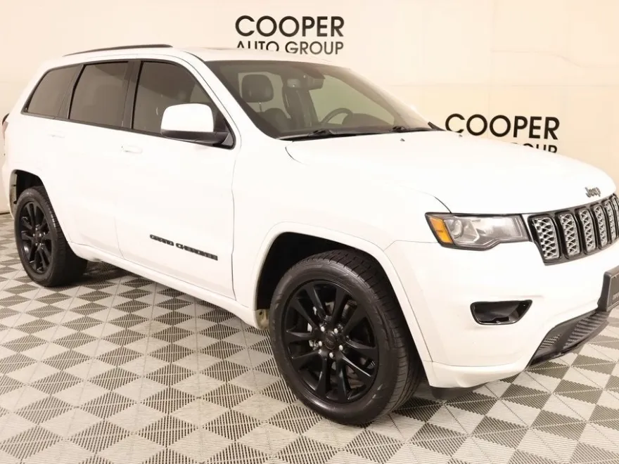2019 Jeep Grand Cherokee Altitude photo 1