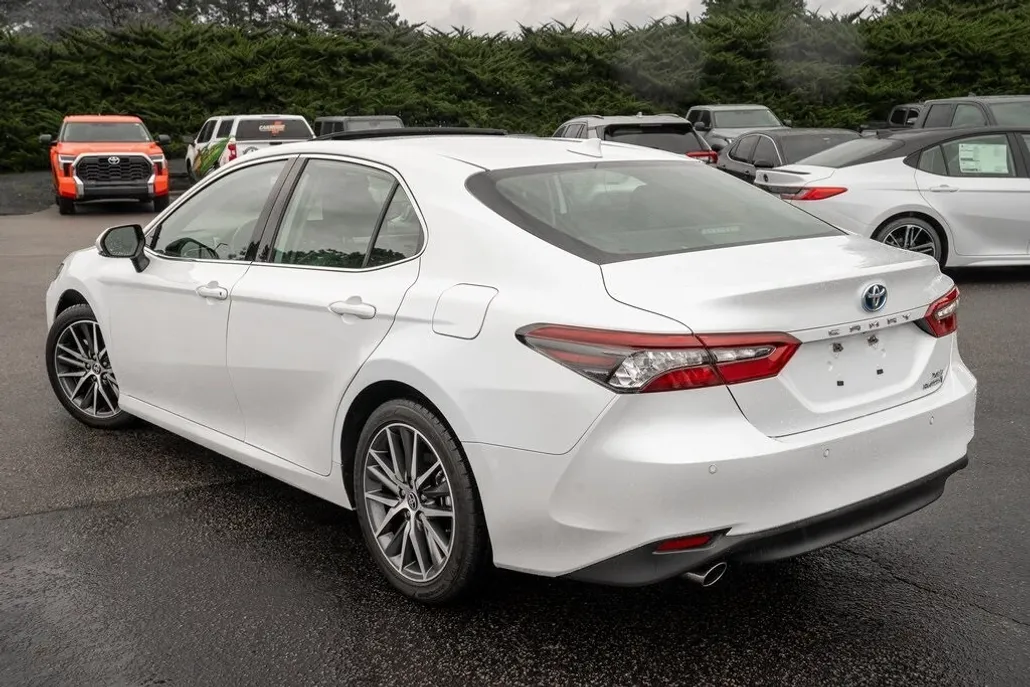 2023 Toyota Camry Hybrid XLE photo 1