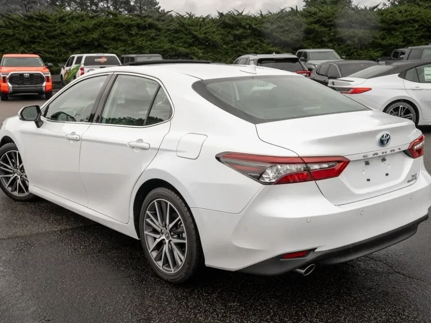 2023 Toyota Camry Hybrid XLE photo 1