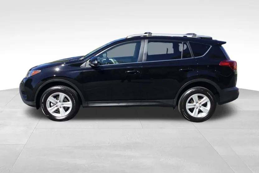 2014 Toyota RAV4 XLE photo 1