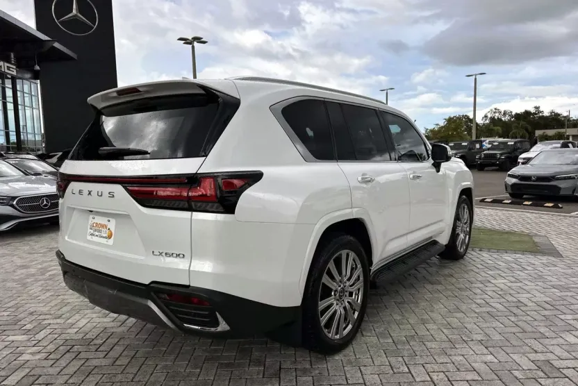 2023 Lexus LX 600 Ultra Luxury photo 1