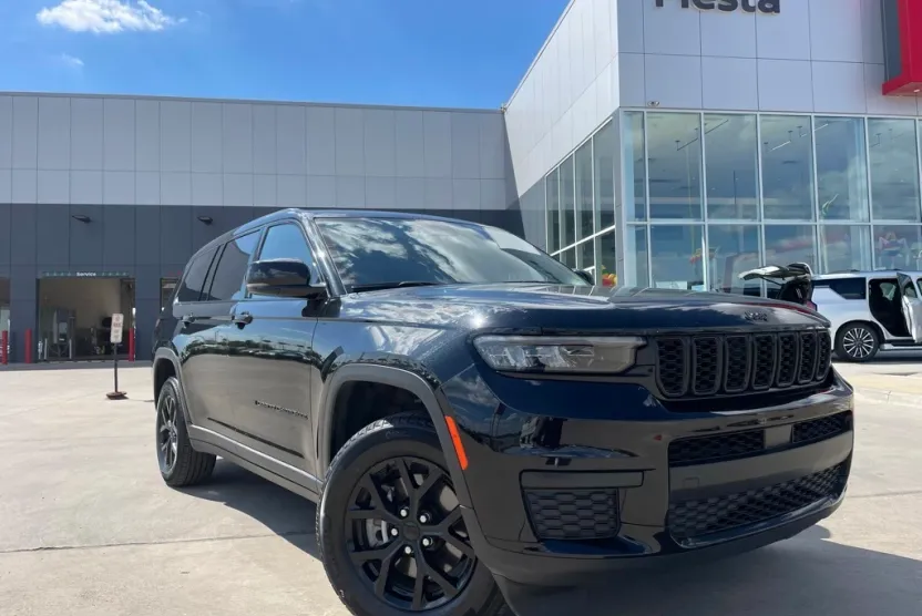 2024 Jeep Grand Cherokee Altitude photo 1