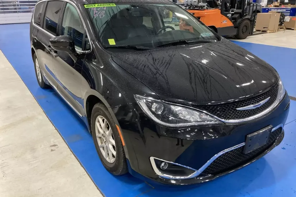2020 Chrysler Pacifica Touring L photo 1