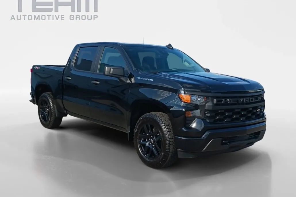 2025 Chevrolet Silverado 1500 Custom photo 1
