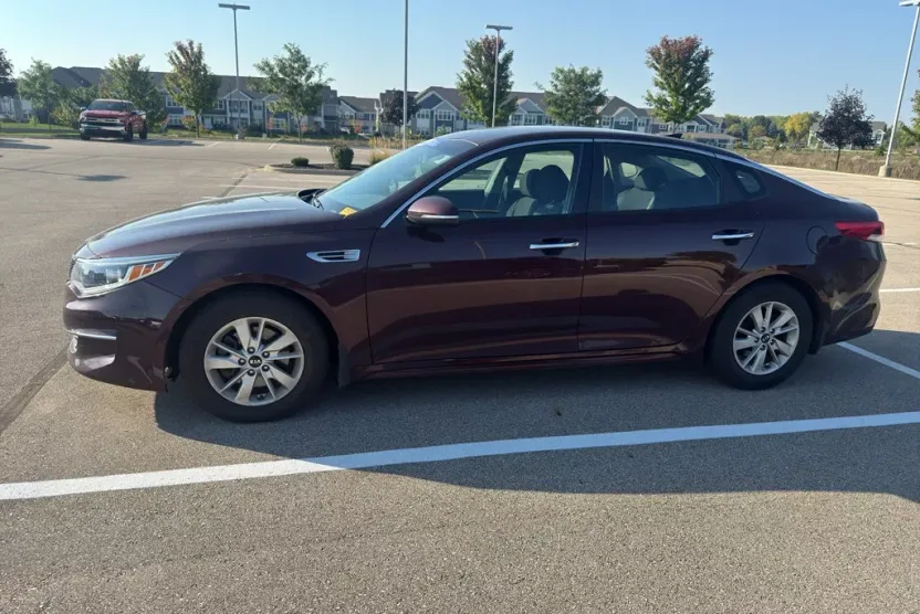 2017 Kia Optima LX photo 1