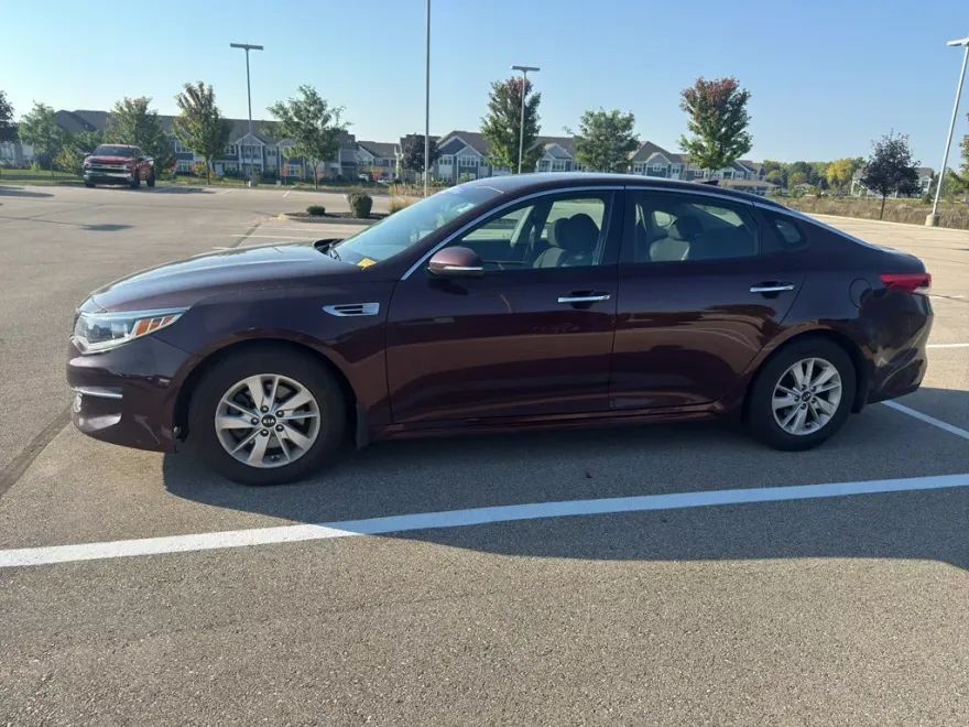 2017 Kia Optima LX photo 1