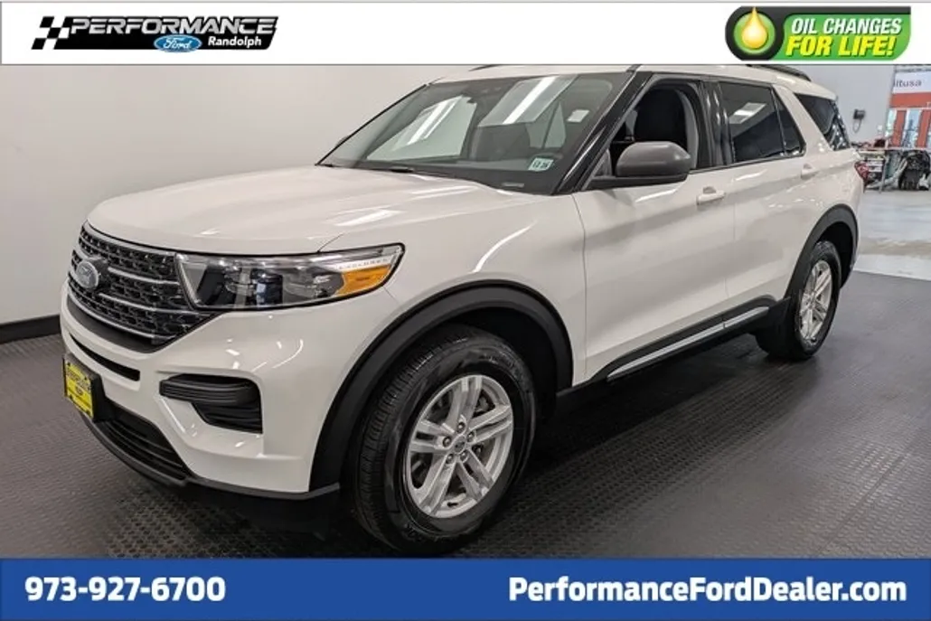 2023 Ford Explorer XLT photo 1