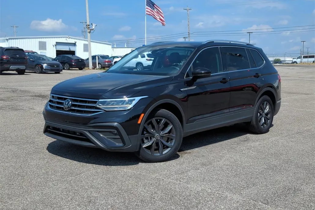 2022 Volkswagen Tiguan SE photo 1