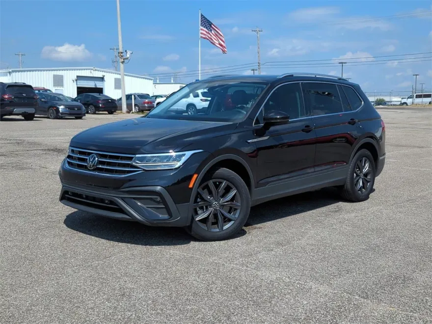 2022 Volkswagen Tiguan SE photo 1