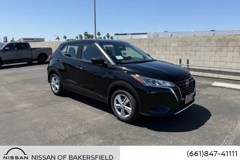 2025 Nissan Kicks Play S photo 1